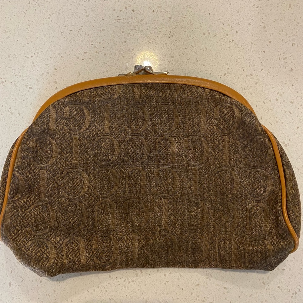 Vintage Gucci clutch